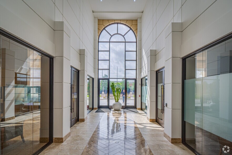 More Photos Of 1 Sugar Creek Center Blvd, Sugar Land Office For Lease