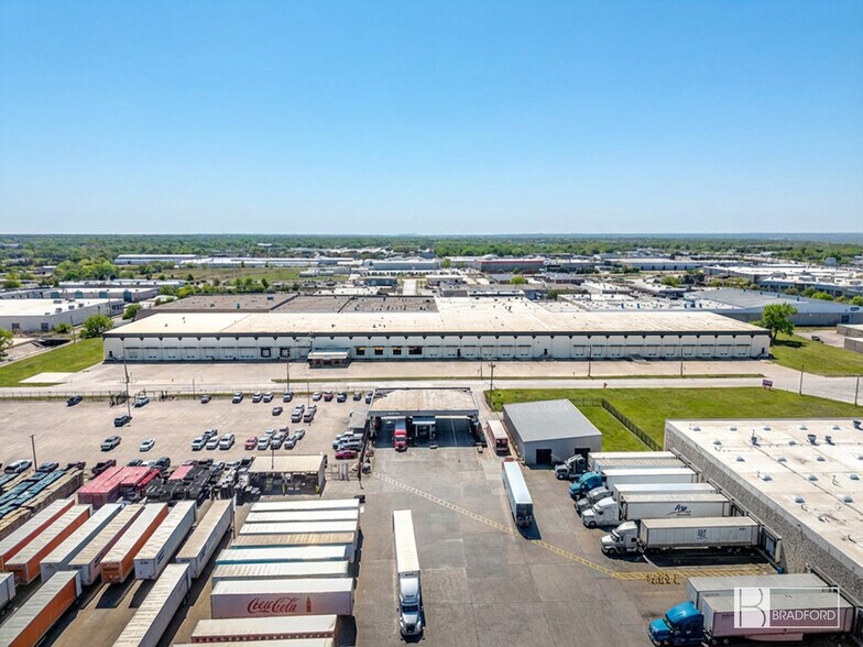 More Photos Of 8330 Endicott Ln, Dallas Warehouse For Lease