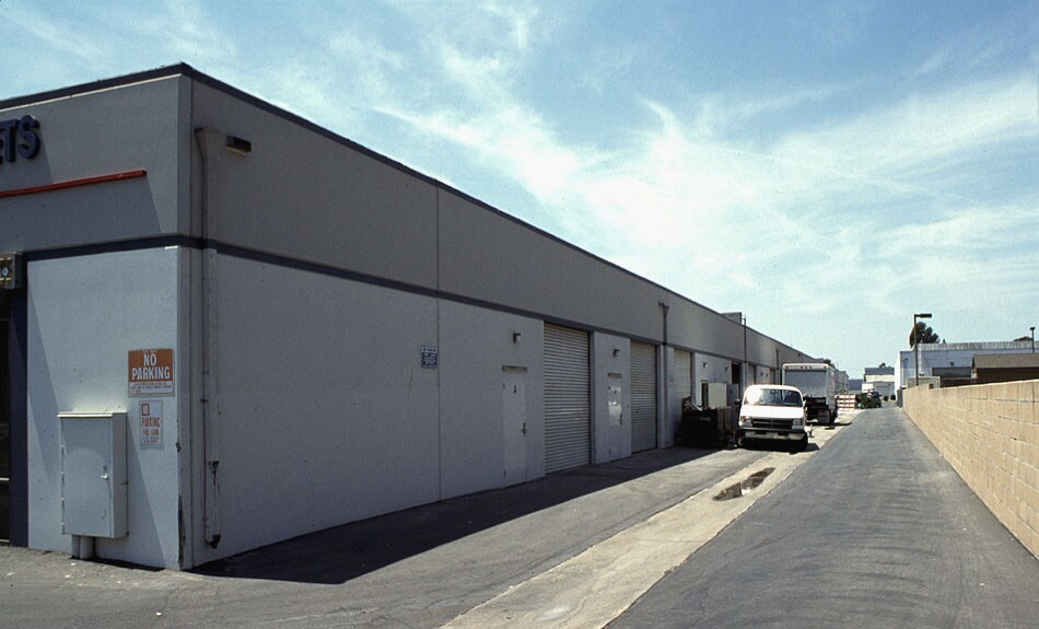 More Photos Of 2520 S Fairview St, Santa Ana Warehouse For Lease