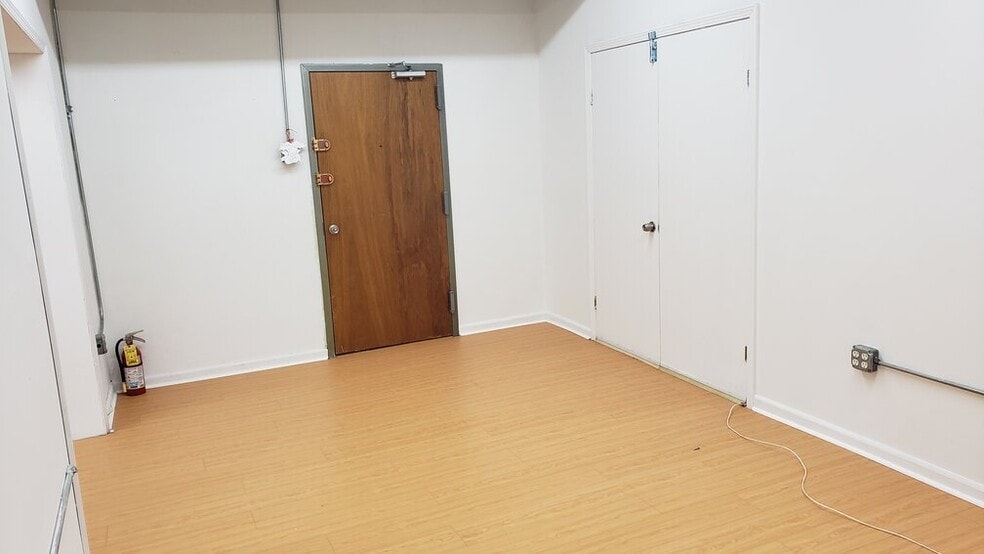 More Photos Of 12 W 32nd St, New York Loft Creative Space For Lease