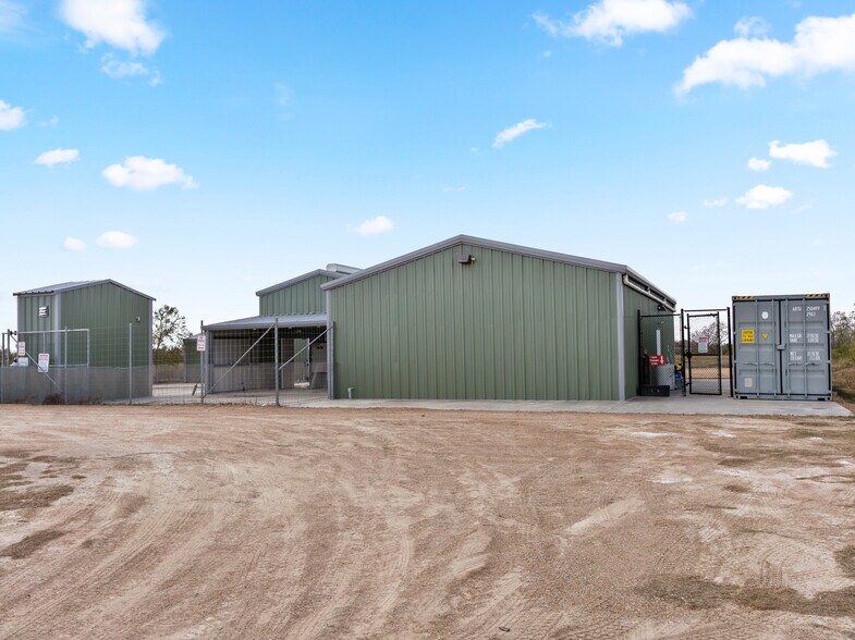 More Photos Of 16640 Highway 36, Needville Industrial For Lease