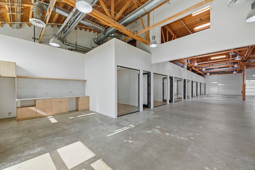 More Photos Of 3562-3582 Eastham Dr, Culver City Loft Creative Space For Lease