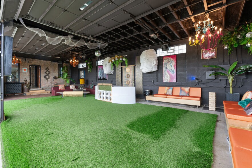 More Photos Of 2331 N Elston Ct, Chicago Industrial For Sale