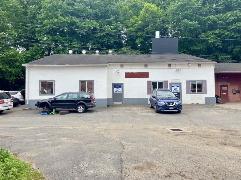 More Photos Of 31 Depot Pl, Unionville Auto Repair For Sale