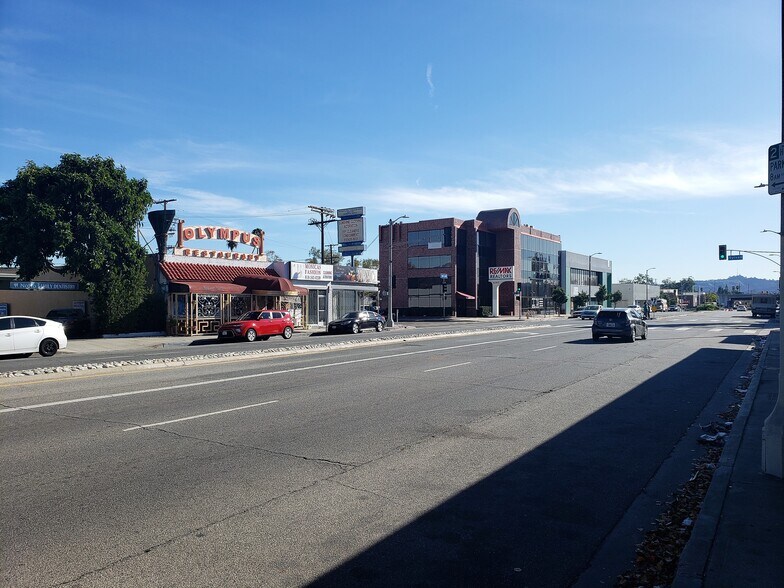 Primary Photo Of 6300 Laurel Canyon Blvd, North Hollywood Storefront Retail Office For Lease