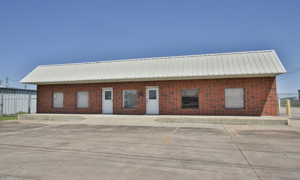 Primary Photo Of 101 20th St S, Texas City Light Distribution For Lease