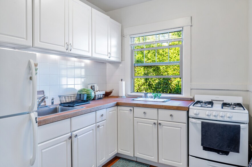 More Photos Of 1052 E Thomas St, Seattle Apartments For Sale