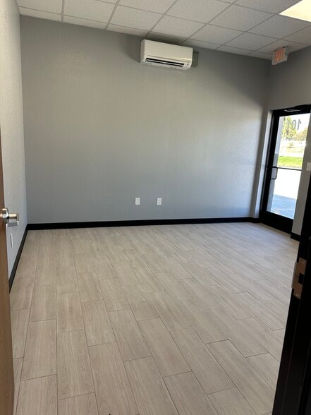 More Photos Of 10927 Fredericksburg Rd, San Antonio Unknown For Lease