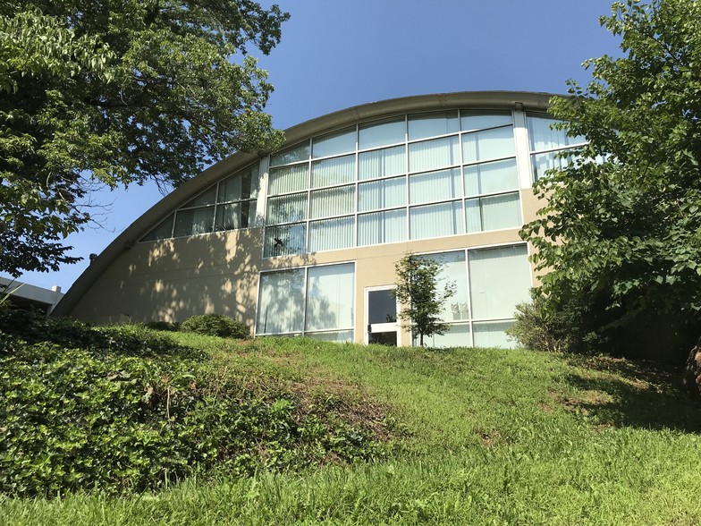 More Photos Of 1144 E Market St, Charlottesville Flex For Lease