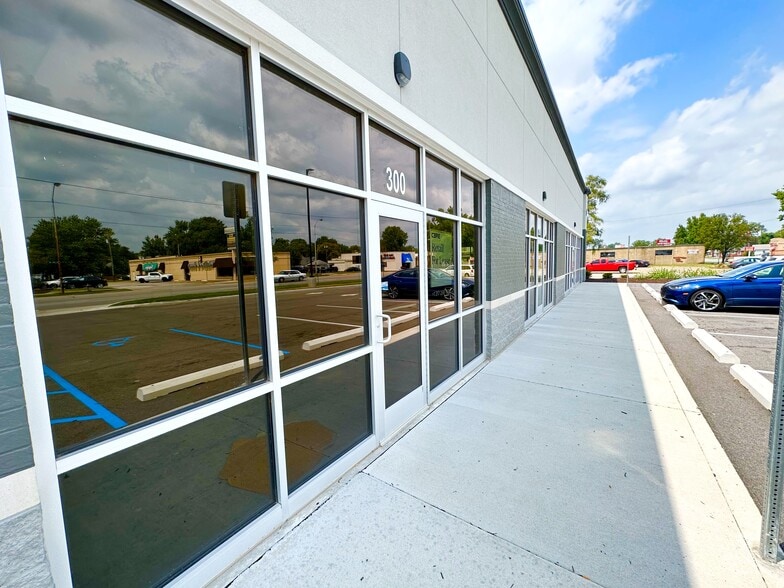 More Photos Of 2101 S 3rd St, Terre Haute Storefront For Lease