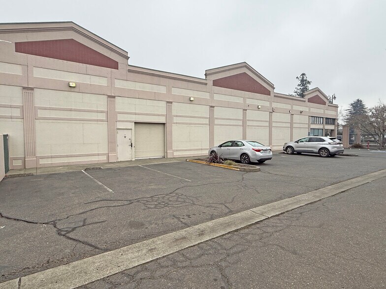 More Photos Of 145 3rd St, Santa Rosa Freestanding For Lease