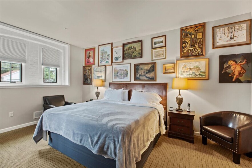 More Photos Of 49 Florida Ave, Amsterdam Hospitality For Sale