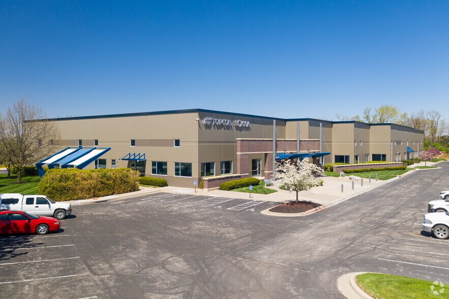 More Photos Of 16900 W 118th St - Bldg 5, Olathe Flex For Lease