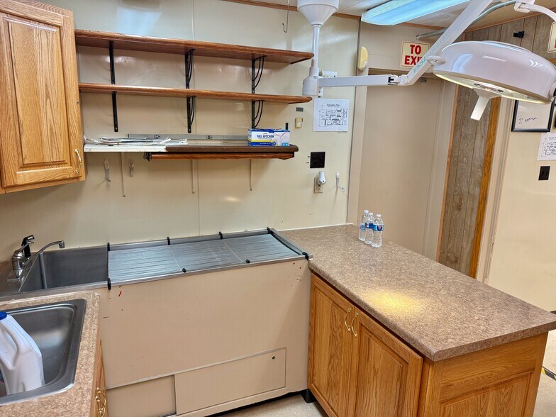 More Photos Of 1107 Lincoln Way E, Massillon Veterinarian Kennel For Sale