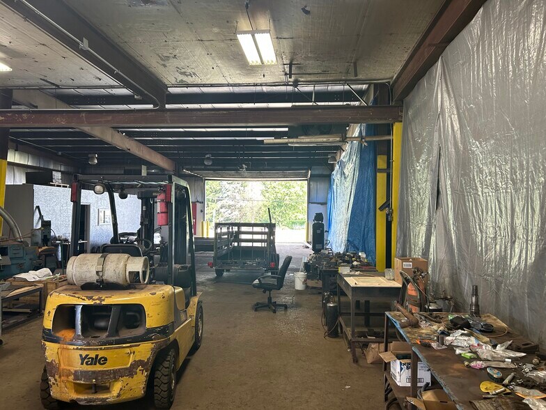 More Photos Of 312 Portland Rd, Waterloo Industrial For Lease