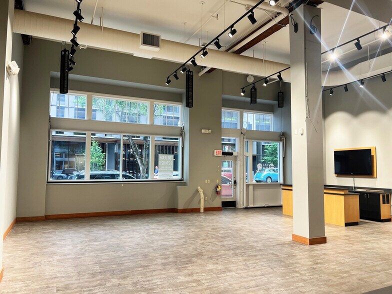 More Photos Of 1101-1111 SW Washington St, Portland Office For Lease