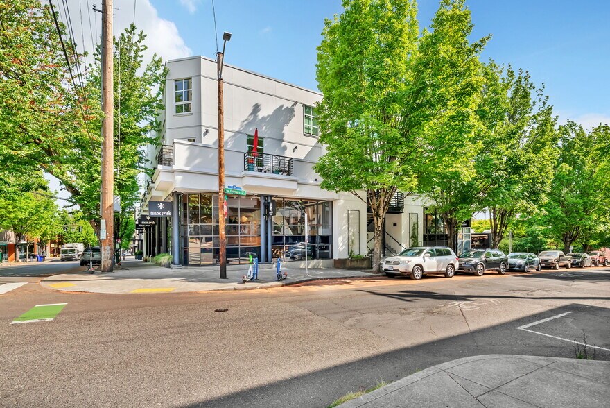 More Photos Of 2285 NW Flanders St, Portland Apartments For Sale