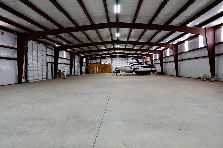 More Photos Of 825 Cannonball dr, Big Water Research And Development For Lease
