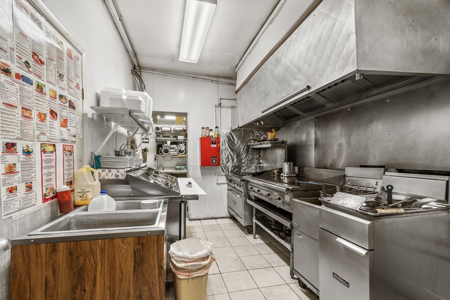 More Photos Of 6569 Cameron Ave, Vesper Restaurant For Sale