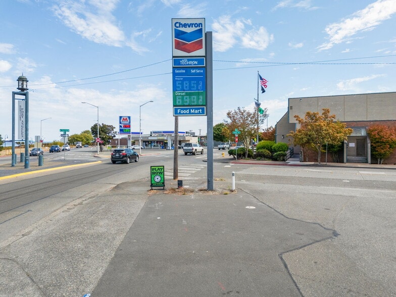 More Photos Of 402 Marine Dr, Port Angeles Service Station For Sale