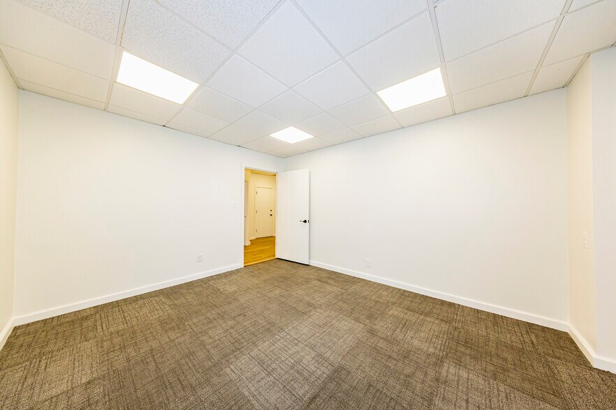 More Photos Of 30-40 E Columbus St, Columbus Unknown For Lease