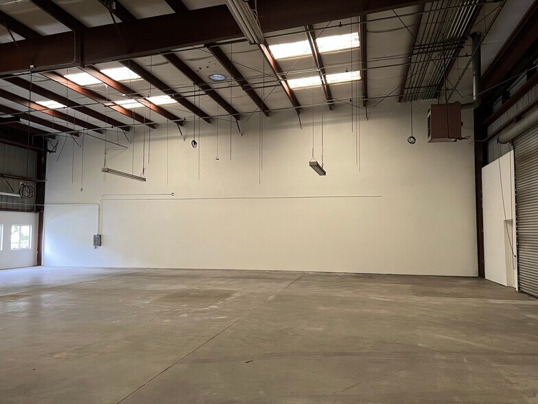 More Photos Of 450 Mayock Rd, Gilroy Distribution For Lease