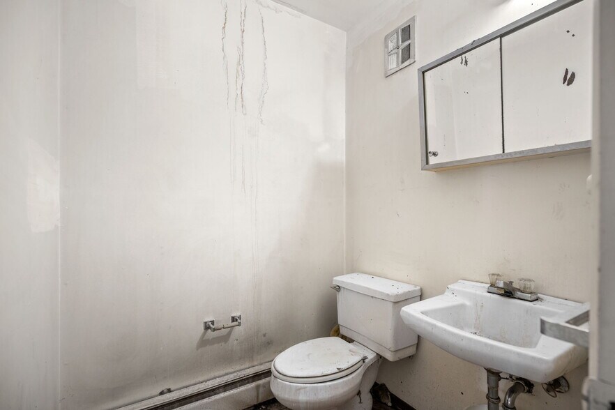 More Photos Of 2162 S Jason St, Denver Warehouse For Sale