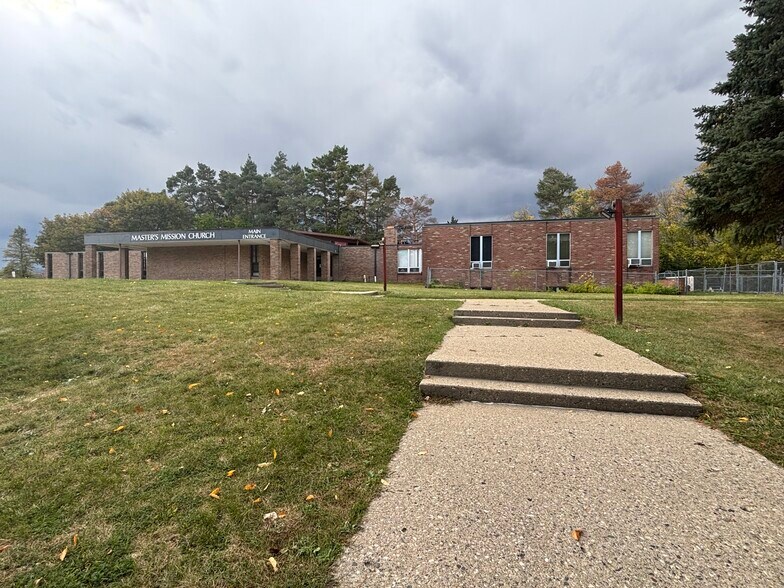 More Photos Of 4150 Pontiac Lake Rd, Waterford Religious Facility For Lease
