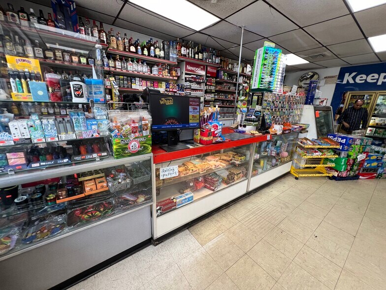 More Photos Of 915 Main St, Holyoke Convenience Store For Sale