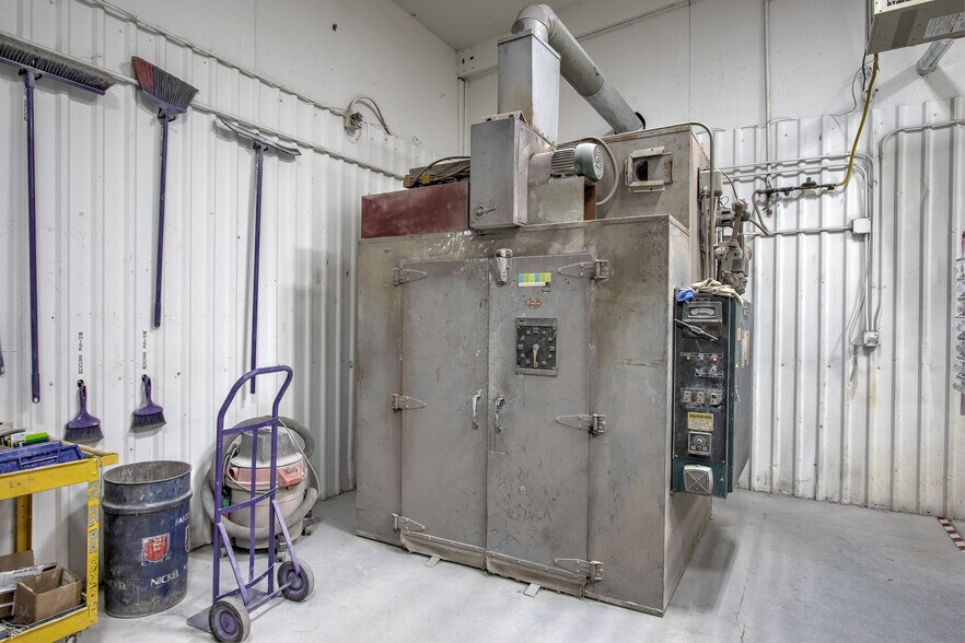 More Photos Of 106 Dunn Ave N, Hinckley Industrial For Lease