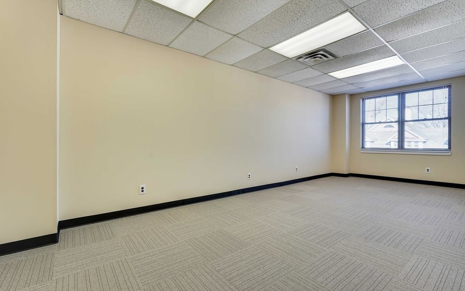 More Photos Of 36 W Main St, Freehold Medical For Lease