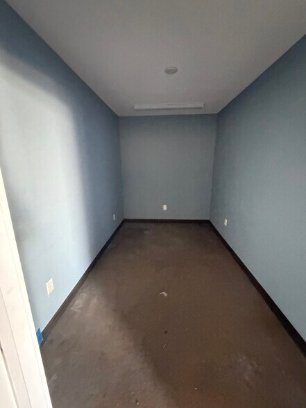 More Photos Of 4749 E Ben White Blvd, Austin Distribution For Lease