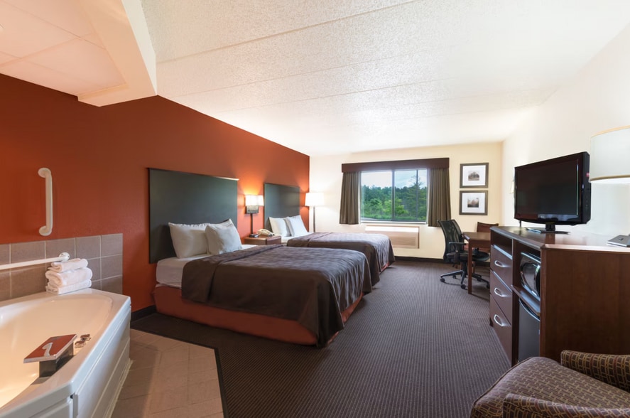More Photos Of 700 Highway 51, Minocqua Hotel For Sale