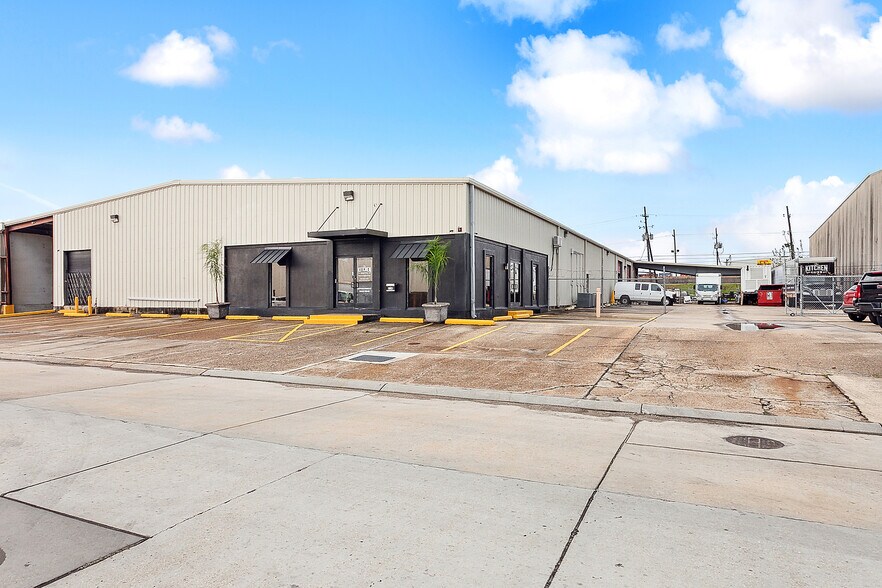 More Photos Of 234 Harbor Cir, New Orleans Warehouse For Sale