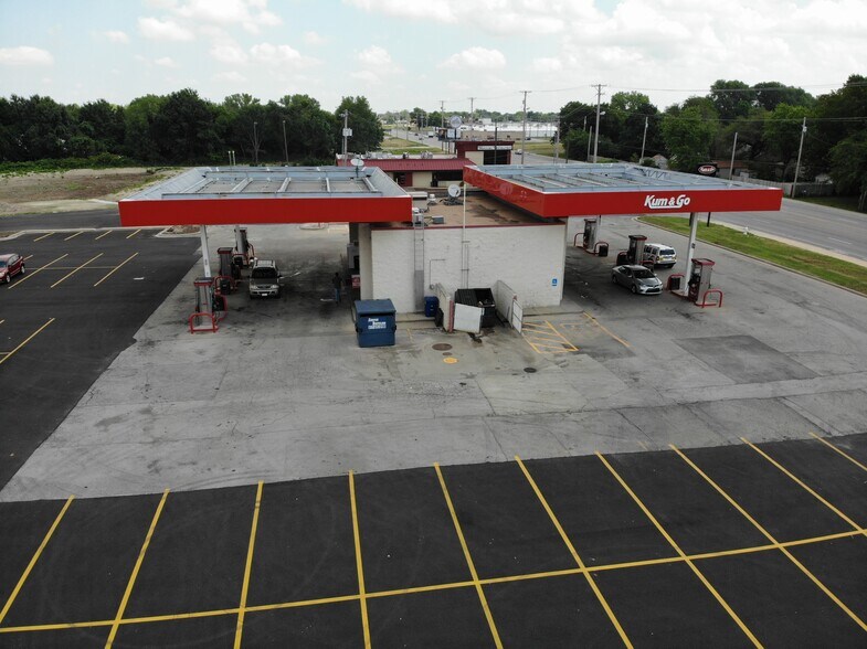 More Photos Of 1832 S Maiden Ln, Joplin Convenience Store For Sale