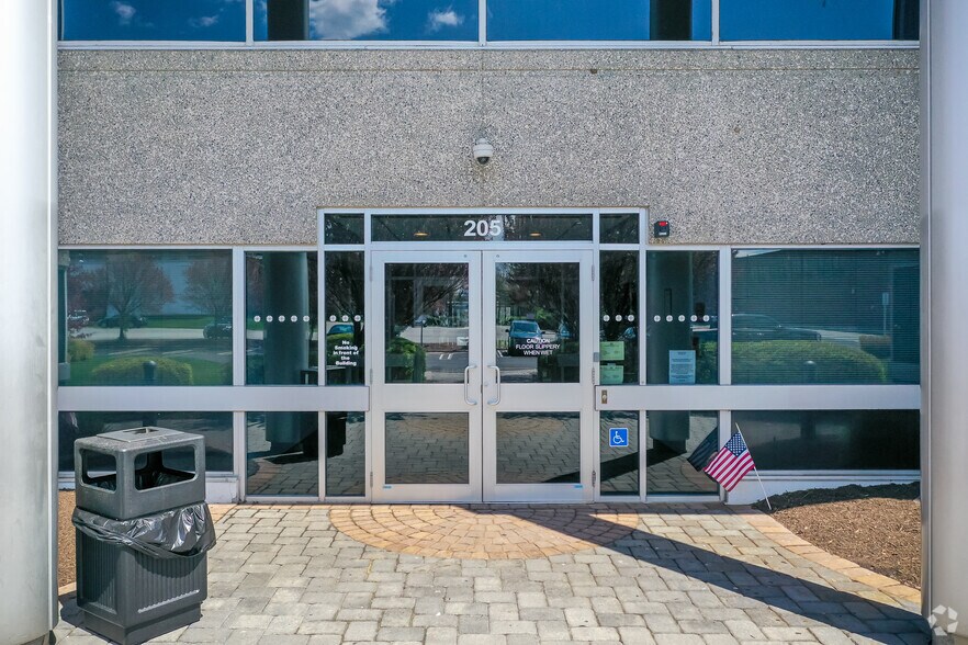 More Photos Of 205 Robin Rd, Paramus Office For Lease