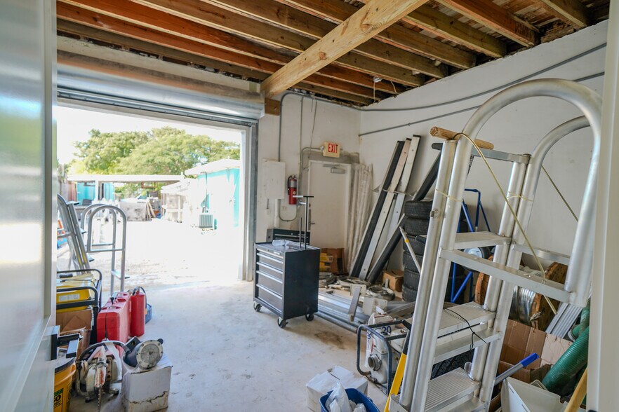 More Photos Of 131-135 Ellis Dr, Tavernier Storefront Retail Residential For Sale