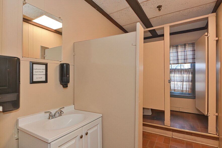 More Photos Of 25 Grafton, Grafton Restaurant For Sale