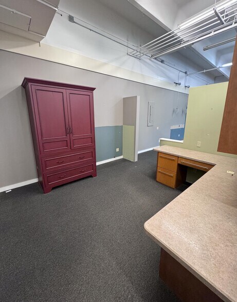 More Photos Of 2002 2nd St SW, Rochester Storefront Retail Office For Sale