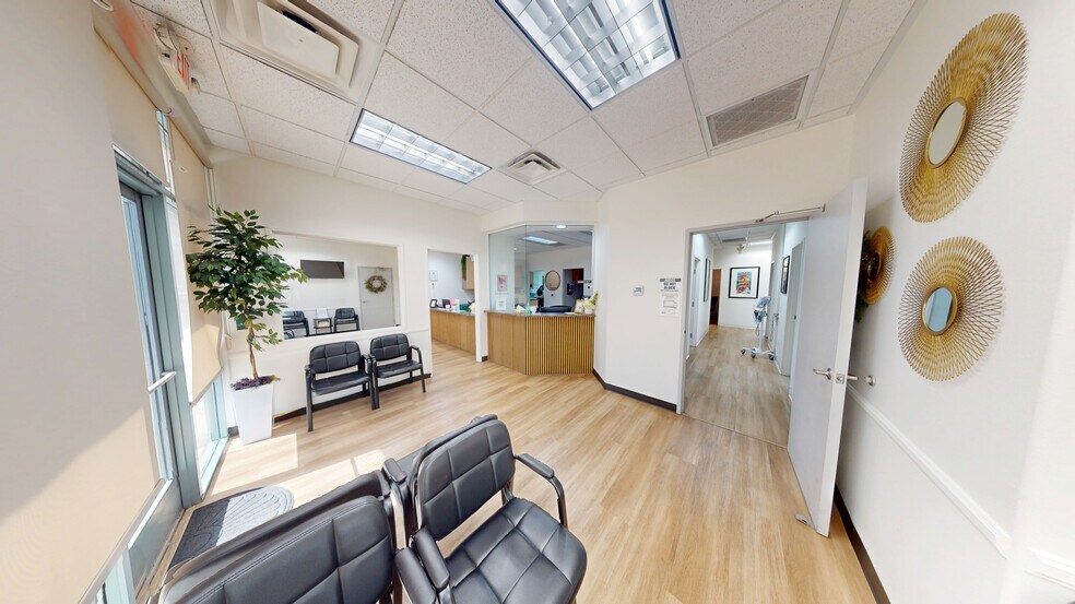 More Photos Of 3039 W Horizon Ridge Pky, Henderson Office For Lease