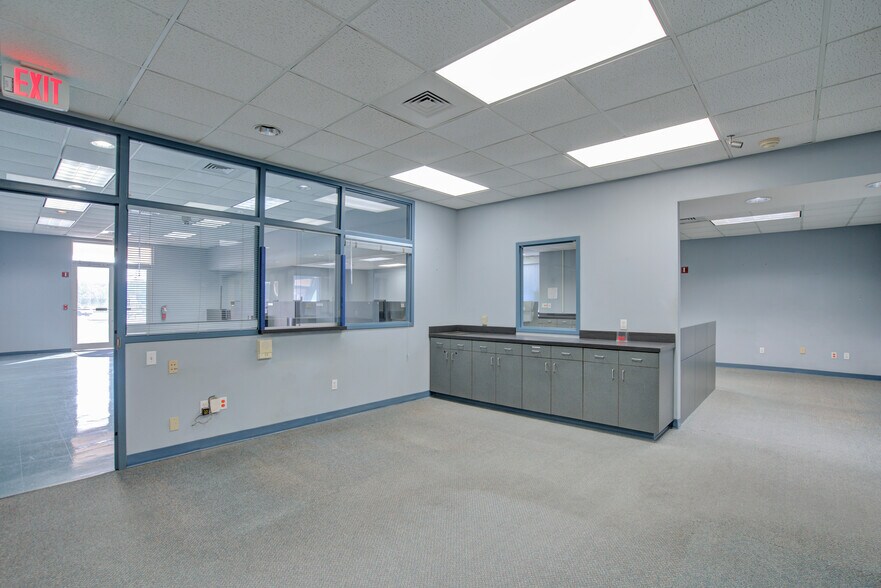 More Photos Of 4210 E Main Ave, Alton Office For Sale