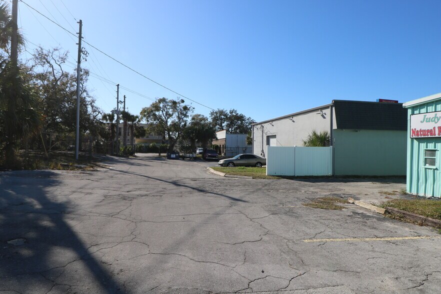 More Photos Of 2418 US Highway 19, Holiday General Retail For Lease
