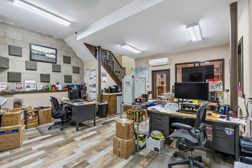 More Photos Of 574 Industrial Loop, Staten Island Warehouse For Sale