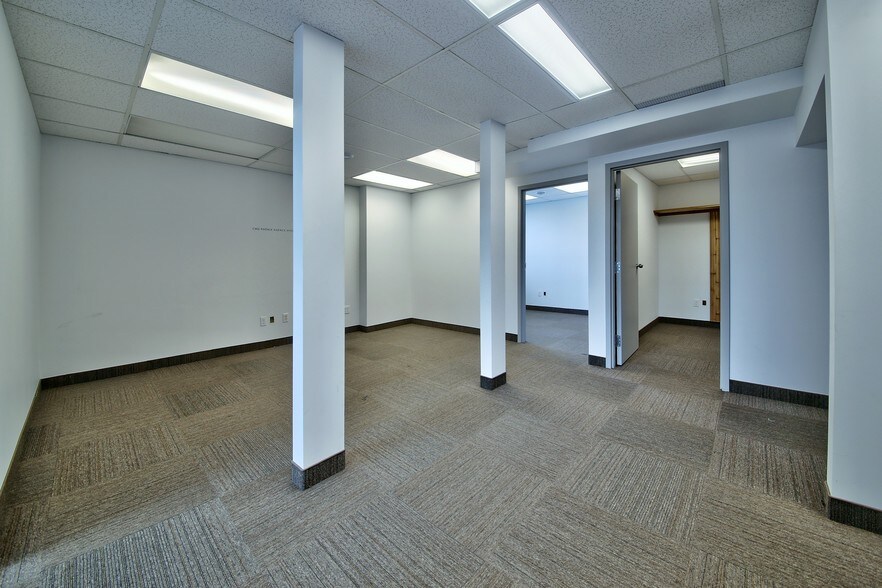 More Photos Of 1144 Rue Saint-Laurent O, Longueuil Medical For Sale