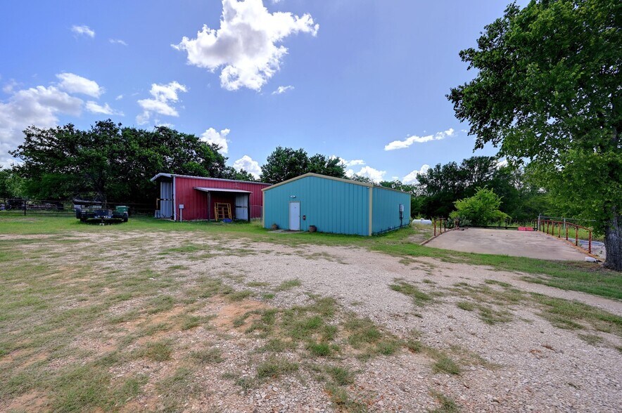 More Photos Of 1940 Magnolia Ave, Luling Self Storage For Sale