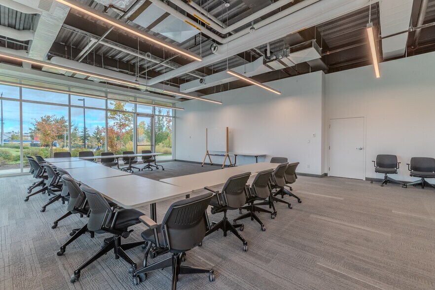 More Photos Of 420 Wes Graham Way, Waterloo Office For Lease