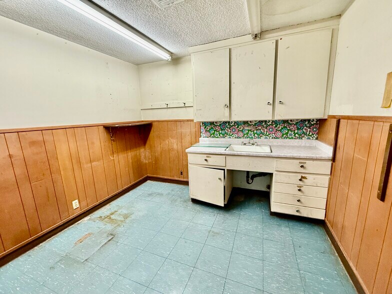 More Photos Of 6513 Whittier Blvd, Los Angeles Medical For Sale