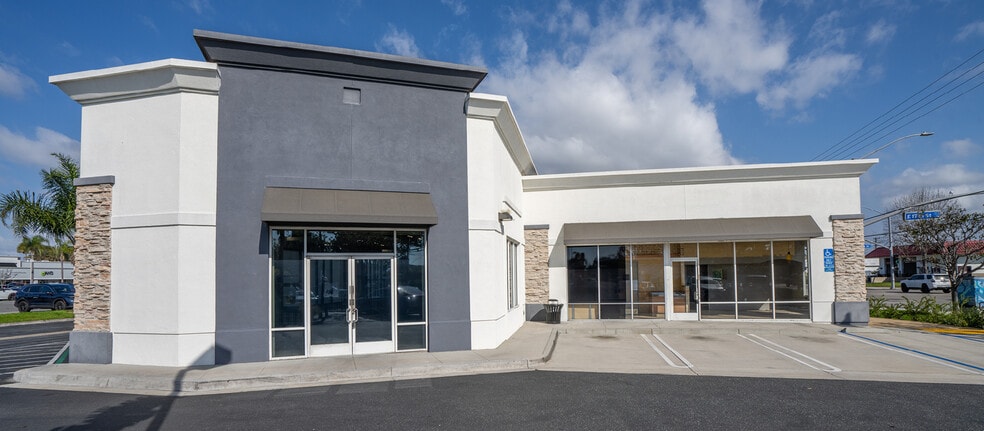 Primary Photo Of 299 E 17th St, Costa Mesa General Retail For Lease