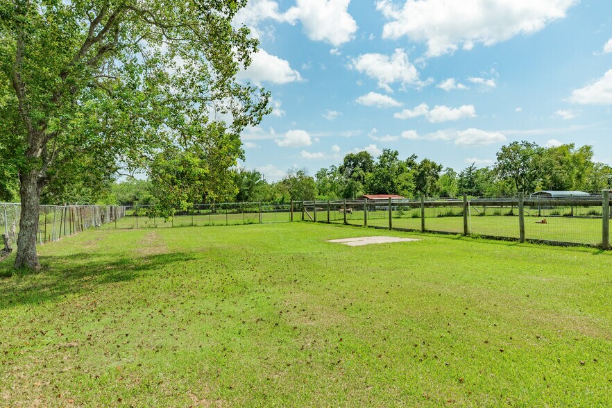 More Photos Of 2230 Nancy St, Alvin Specialty For Sale