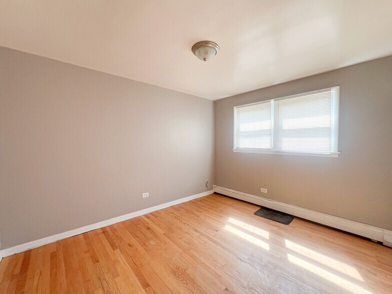 More Photos Of 8743-8747 S Beverly Ave, Chicago Apartments For Sale